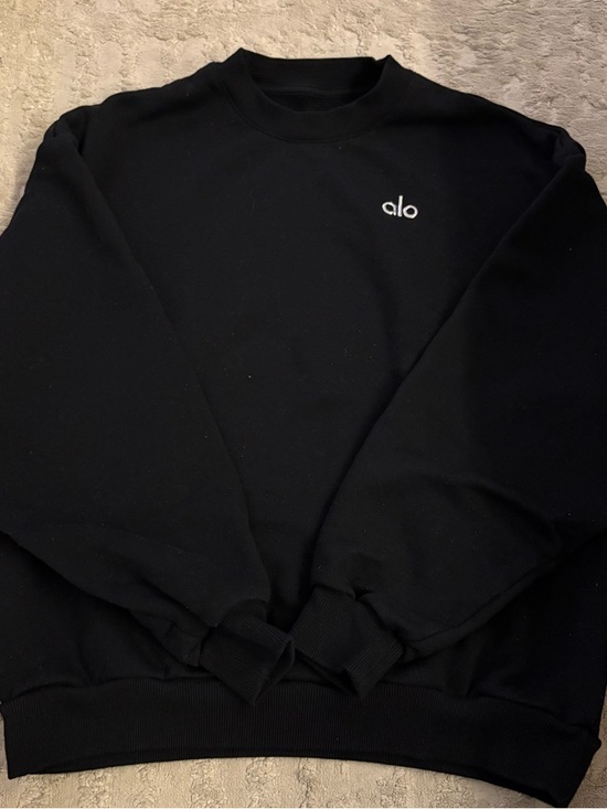 ALO Yoga Tops - Alo Black Crewneck Sweatshirt
